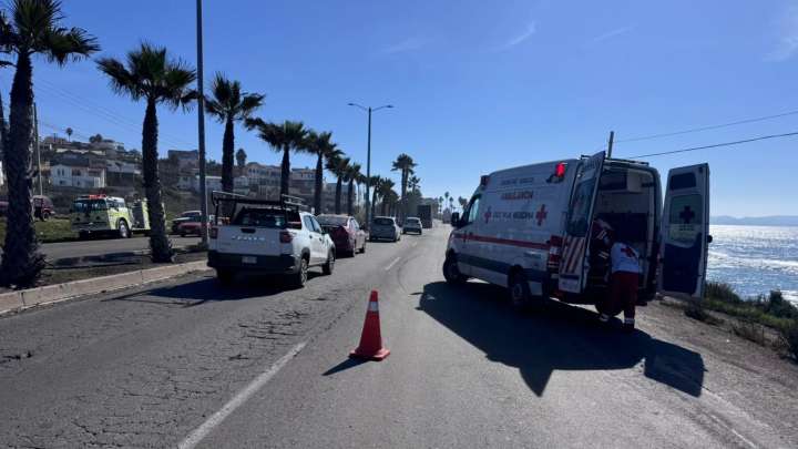 Tractocamión Pierde Control y Arrolla a Mujer Ciclista en Carretera Ensenada