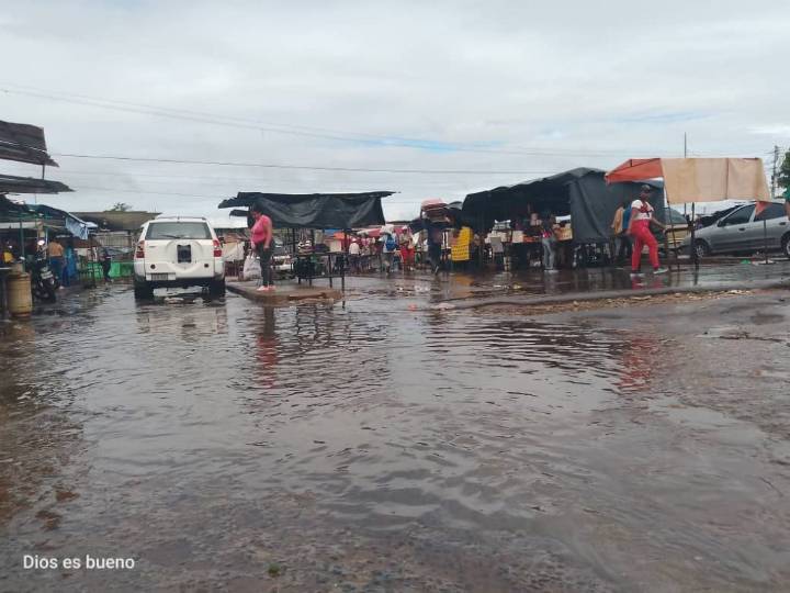 Consumidores protestan por precios impagables y suciedad en mercado de San...