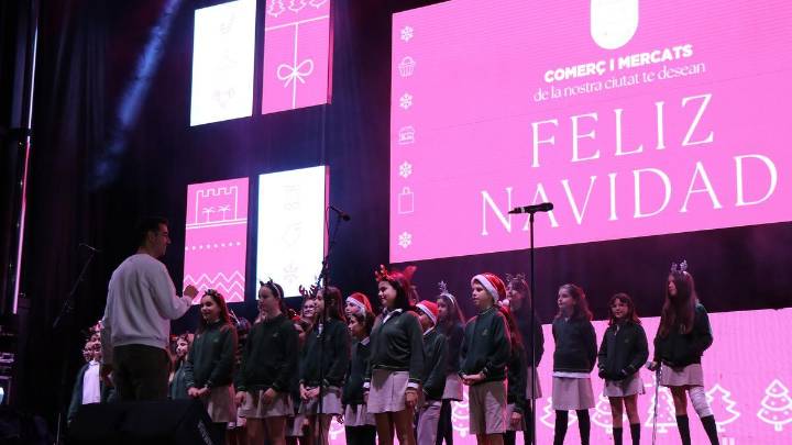 Impresionante encendido de las luces de Navidad en Sagunt