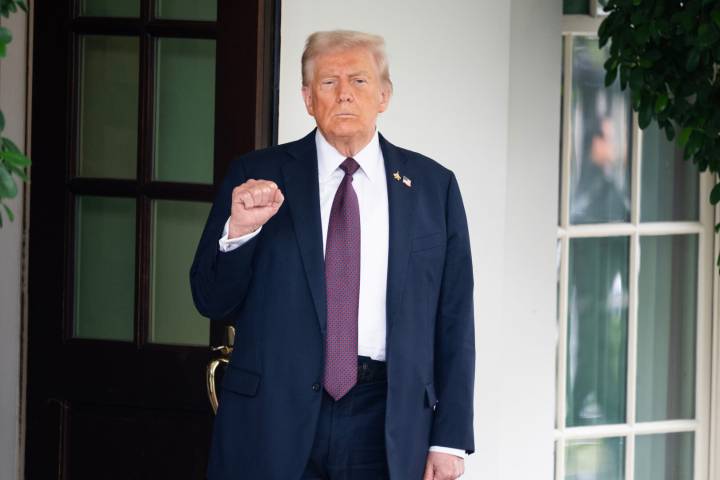 Trump announces rollback of fuel economy standards