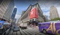 Turista apuñalada en baño de Macy’s estaba cambiando pañal de su bebé; sospechosa salió de psiquiátrico en Nueva York