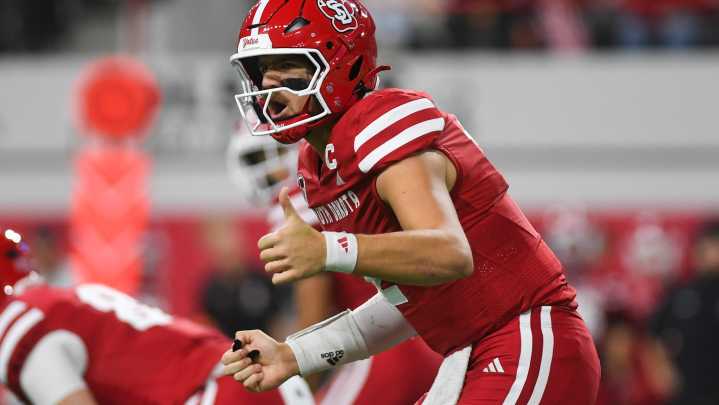 South Dakota football dominates Mercer to advance to FCS quarterfinals