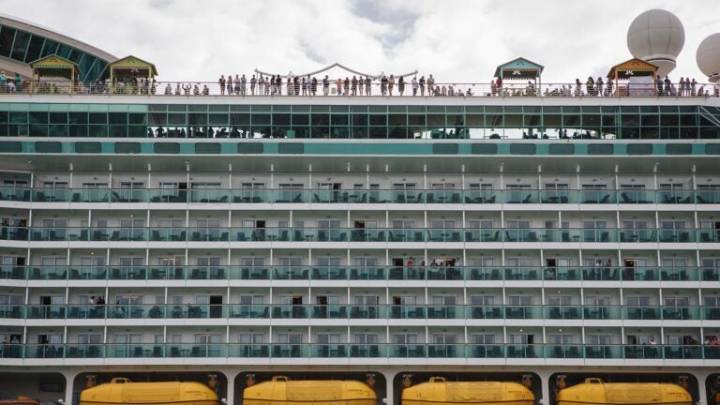 Cruise passenger was served 33 drinks before deadly encounter with crew, suit says