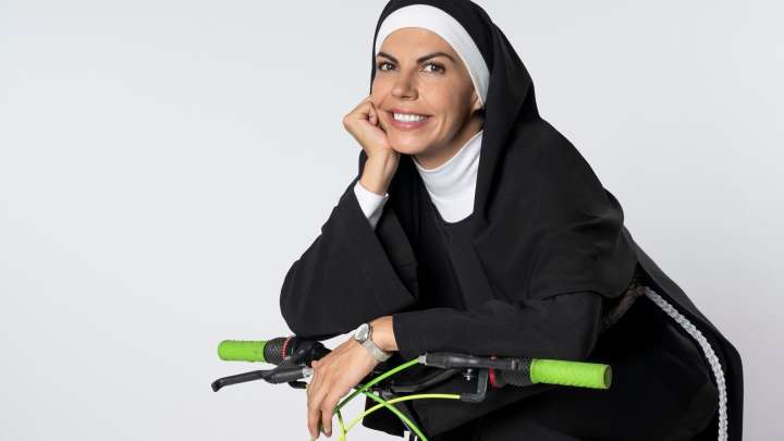 África Zavala, ¡una monja de cuidado!