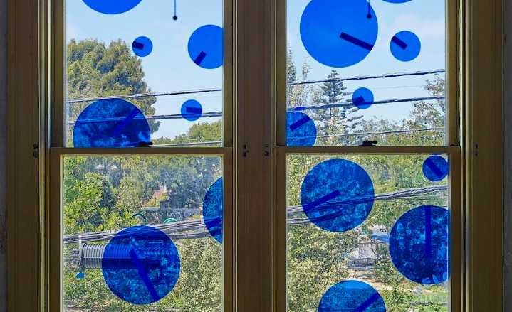 ‘Look, Mommy—blue people!’ Catherine Wagner sapphirizes 500 Capp