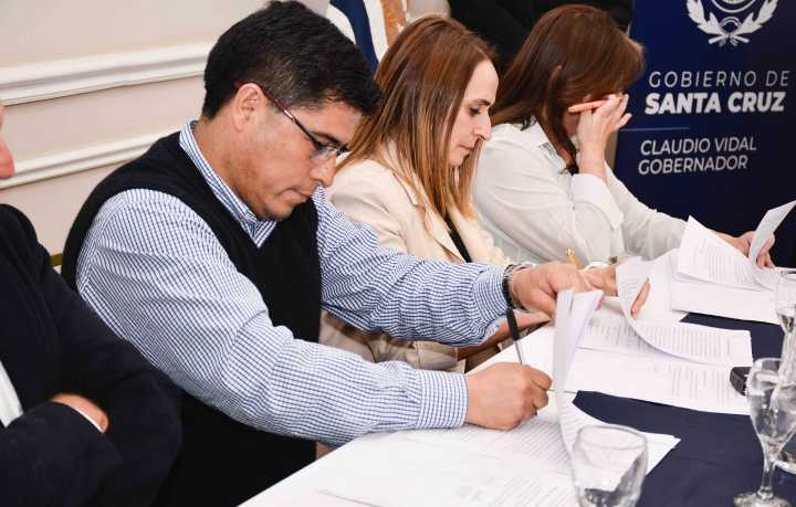 Vidal: “Nos estamos incorporando al mundo”, vuelve la obra del astillero en Caleta Olivia