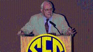 Roy Kramer, East TN native who revamped college football as SEC commissioner and BCS architect, dies