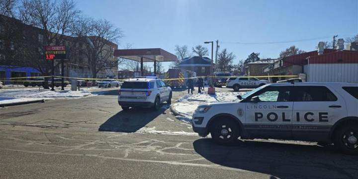 LIVE: Police investigate incident at Lincoln Casey’s gas station