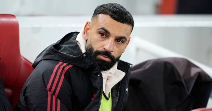 Mohamed Salah gets explosive offer that will make Liverpool bosses very nervous