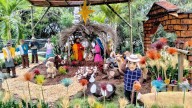 Espíritu navideño: silleteros de Santa Elena adornan el Pueblito Paisa con un pesebre de flores
