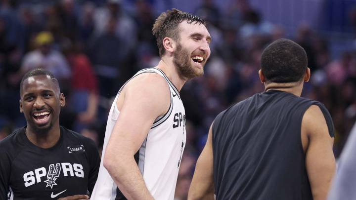 Spurs’ Luke Kornet saves the day with clutch block on Magic’s Franz Wagner