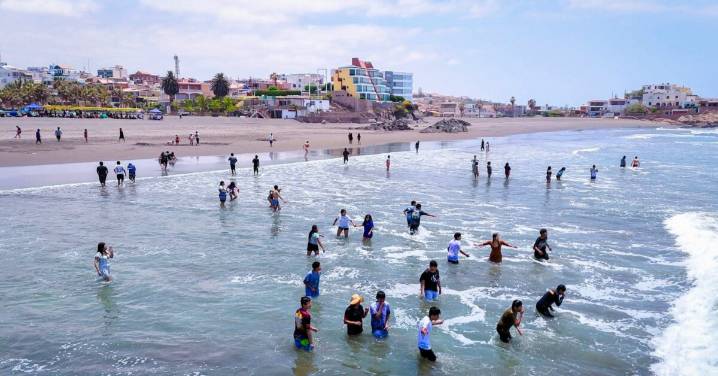 Más de 150 escolares llegan a playas de Mejía