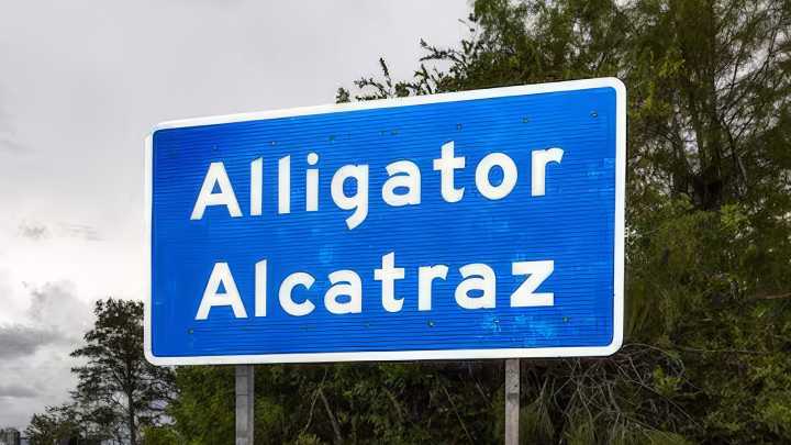 Gov. DeSantis defends treatment of prisoners suspected of being illegal immigrants