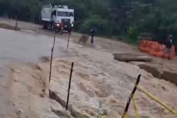 Fuerte aguacero incomunica a Chibolo
