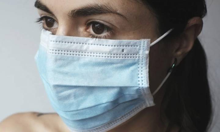 Vuelve la mascarilla obligatoria a los centros sanitarios de la Región desde este martes