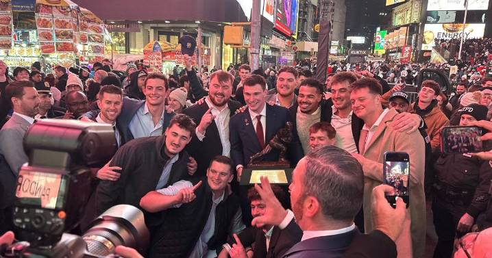 Fernando Mendoza's Heisman Trophy celebration spills into Times Square