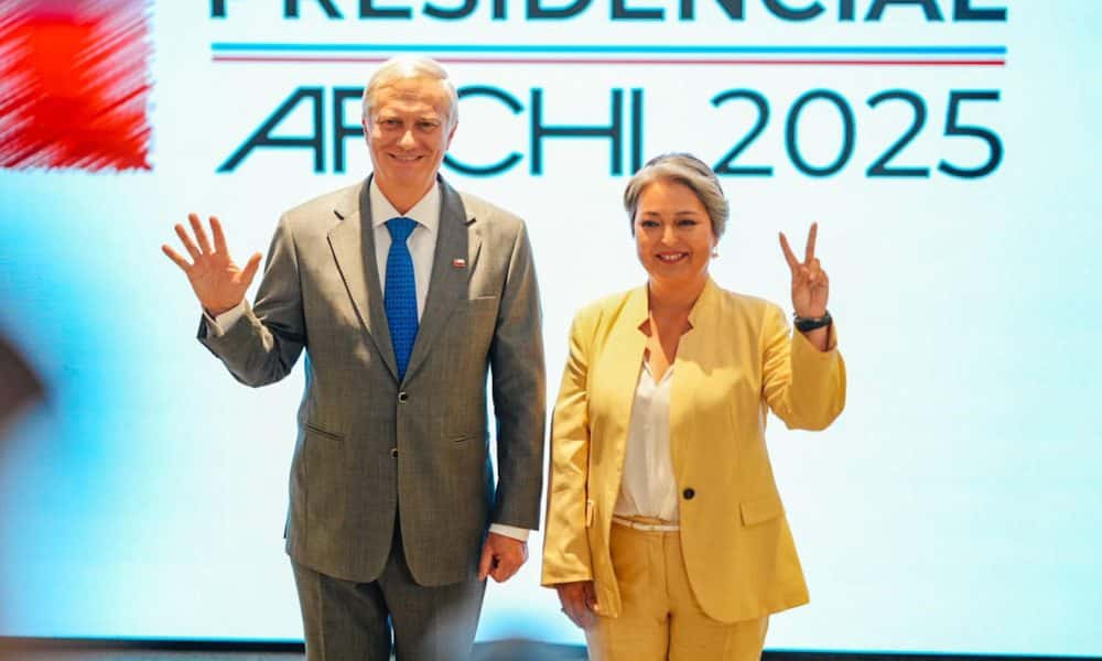 Debate más tenso de los habitual entre Jara y Kast a once días de presidenciales en Chile