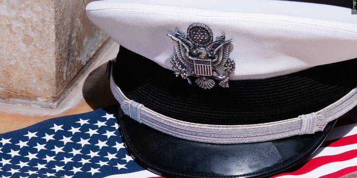 Dozens gather to lay wreaths at Massachusetts Veterans Cemetery