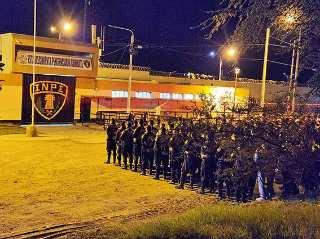 Incautan cargadores, cuchillo y otros objetos prohibidos en Penal de Cambio Puente