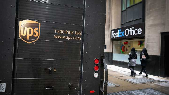 When to ship Christmas gifts. 2025 USPS, FedEx, UPS holiday deadlines