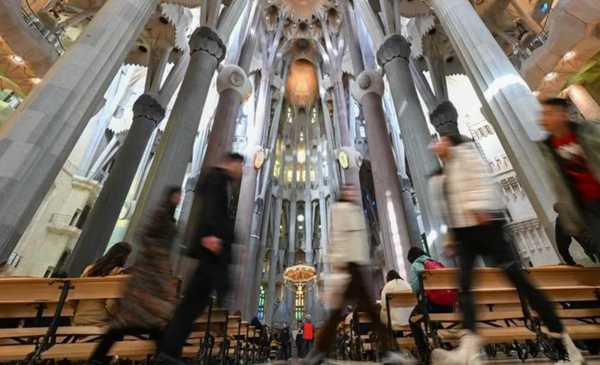 Ola de turistas chinos en el invierno español: gasto récord y vuelos duplicados