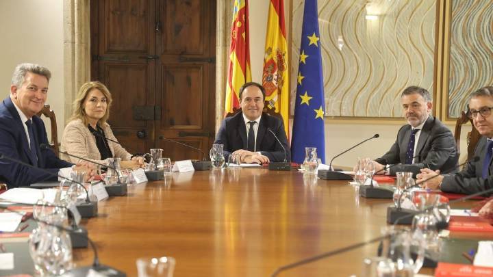 El president de la Generalitat crea una dirección para las víctimas de la dana y asciende al 'cerebro' de Política Lingüística