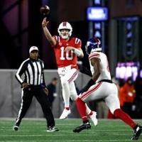 Patriots on brink of playoffs after Giants rout