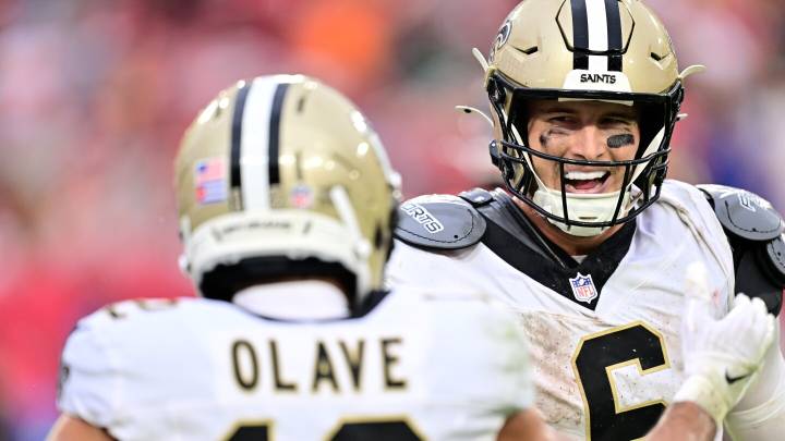 Saints upset Bucs 24-20, dropping Tampa Bay into a first