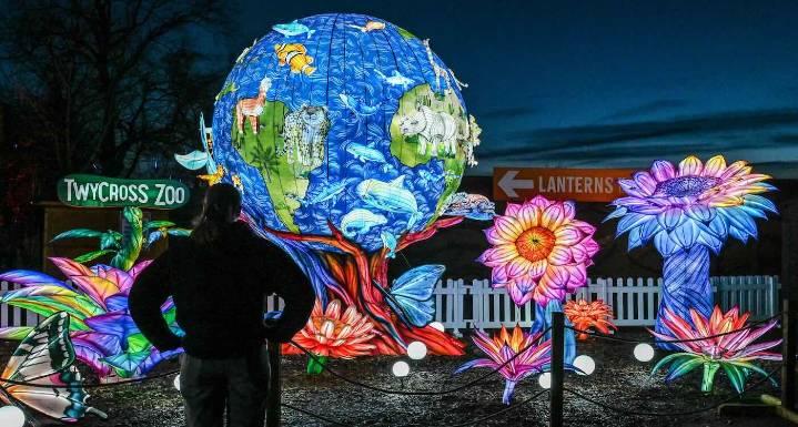 Mesmerizing Lantern Display Lights Up December With Mile