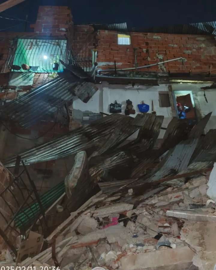 Un muerto y tres heridos en el desplome de una vivienda en La Pastora