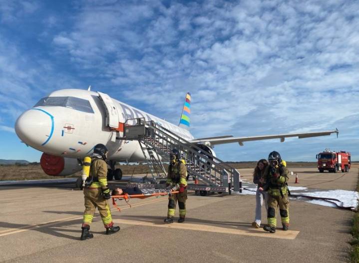 El aeropuerto de Castellón evalúa su capacidad de respuesta y de coordinación en un simulacro de accidente aéreo