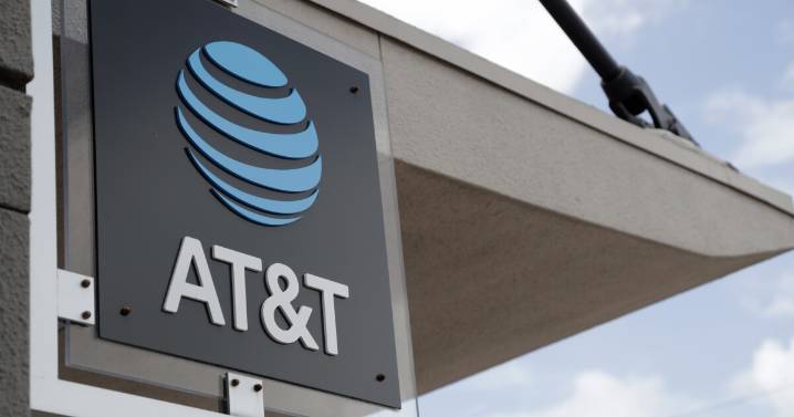 Frustrated AT&T customers reach out to Channel 13 after internet outage