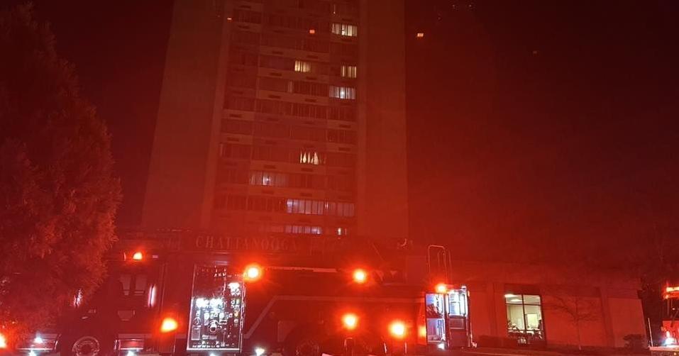 Downtown Chattanooga apartment fire sends 2 to hospital