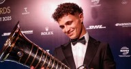 ¡Ya lo tiene! Lando Norris recibe el hermoso trofeo que lo acredita como campeón de Fórmula 1 (VIDEO)