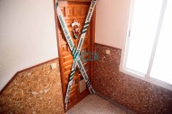 El vecino de la mujer asesinada en Torrijos (Toledo) que llamó a la Policía: «Gritaba pidiendo auxilio y tuvieron que romper la puerta»