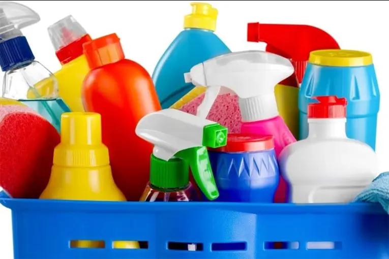 Prohibieron la venta de productos de limpieza de una marca que no está registrada en ANMAT