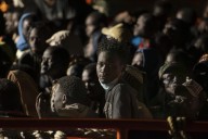 Rescatan a 326 migrantes en aguas próximas a El Hierro