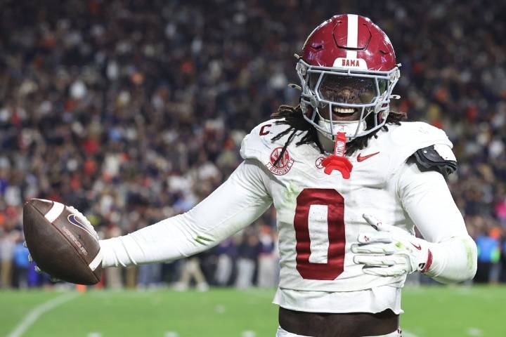 Deadspin | CFP rankings: Alabama, Notre Dame hold final at-large spots