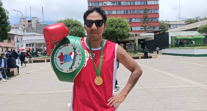 Joven boxeador wanka logra campeonato sudamericano pese a lesión en la mano