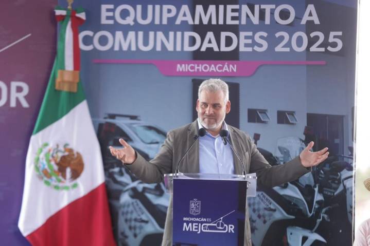 Con patrullas y equipo táctico, refuerza Bedolla seguridad para 25 autogobiernos