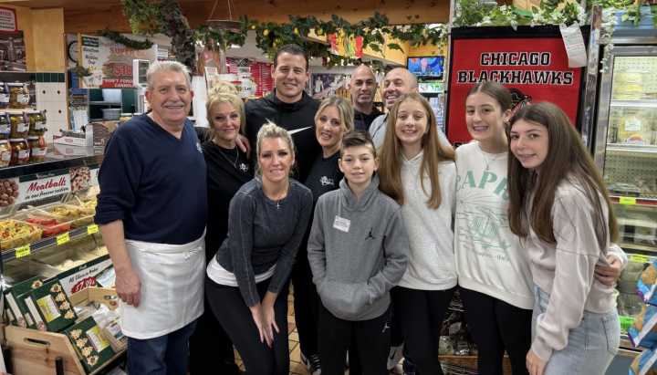Ex-Cub Anthony Rizzo shows support for Edison Park deli after armed robbery