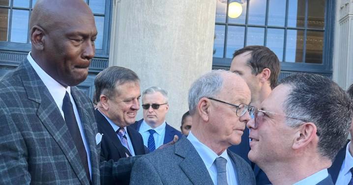 NASCAR settles federal antitrust case, gives all teams permanent charters