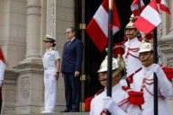 Ejecutivo impulsa valores cívicos en izamiento de bandera nacional en Palacio de Gobierno