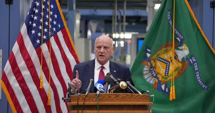 New coins will commemorate 250th anniversary of American independence. Here's how they'll look