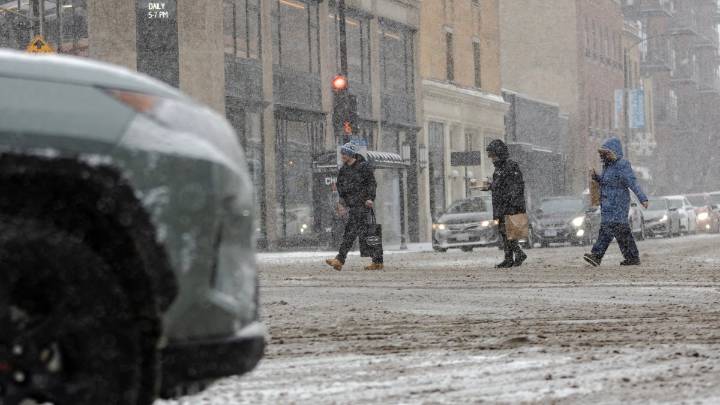 How much snow has fallen in Chicago so far?