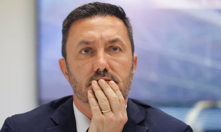 Con una carta a Javier Milei, Luis Petri oficializó su renuncia al Ministerio de Defensa