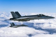 Dos aviones de combate F-18 de Estados Unidos ingresaron al espacio aéreo venezolano
