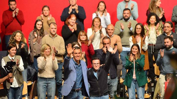 Pedro Sánchez abre la campaña del PSOE en Plasencia: "Lo que está en juego es qué modelo de sociedad queremos y solo el PSOE garantiza un estado del bienestar fuerte"