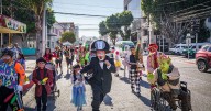 Festejan Día del Payaso con desfile