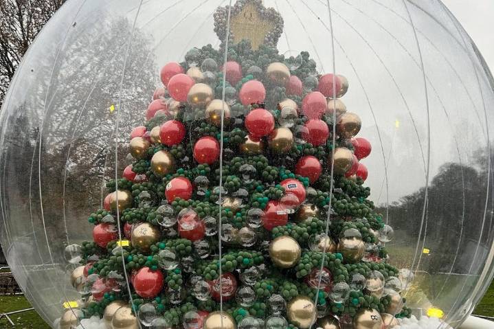 Hotel displays 25-foot-tall Christmas tree -